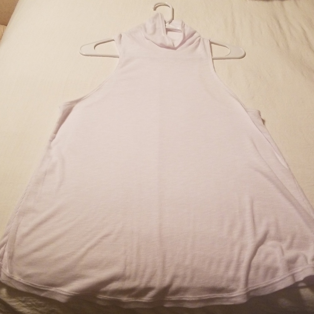 Turtle neck sleeve less top